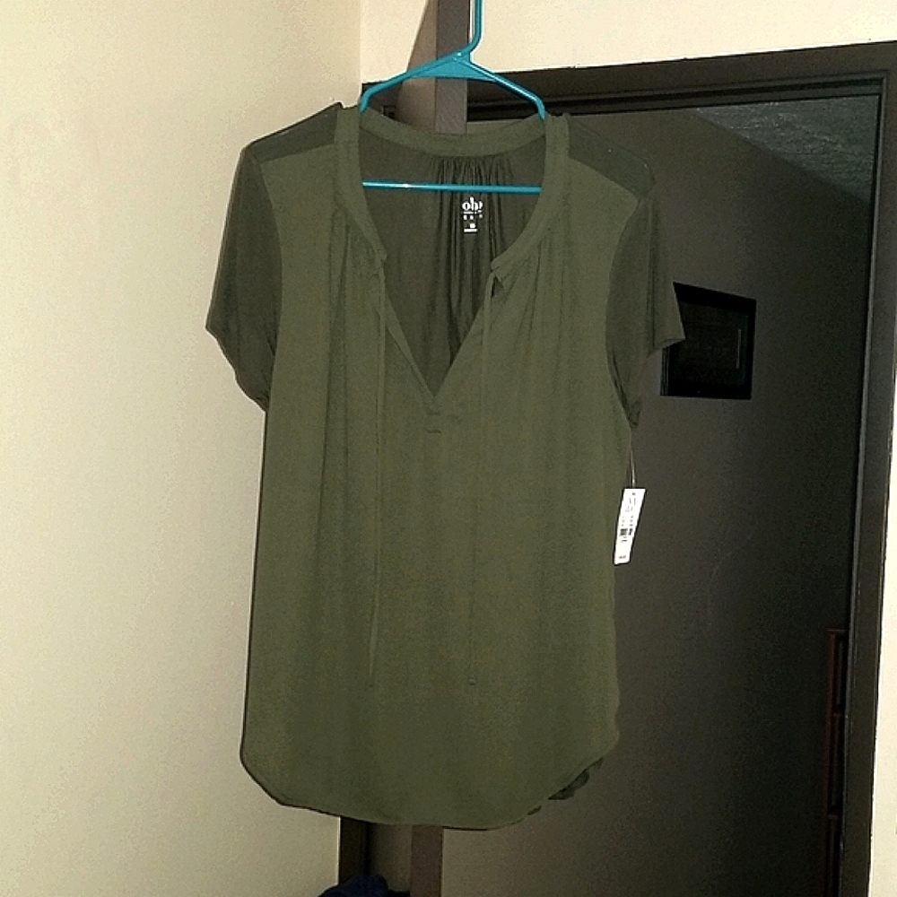 SoHo Jeans/New York & Co Army Green Dressy Tee